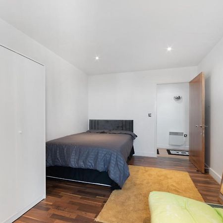 Excel 3 Bedroom Apartment Near City Airport And O2 Arena ロンドン エクステリア 写真