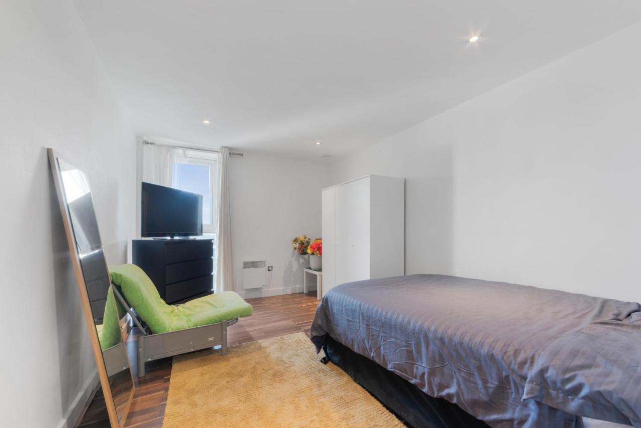 Excel 3 Bedroom Apartment Near City Airport And O2 Arena ロンドン エクステリア 写真