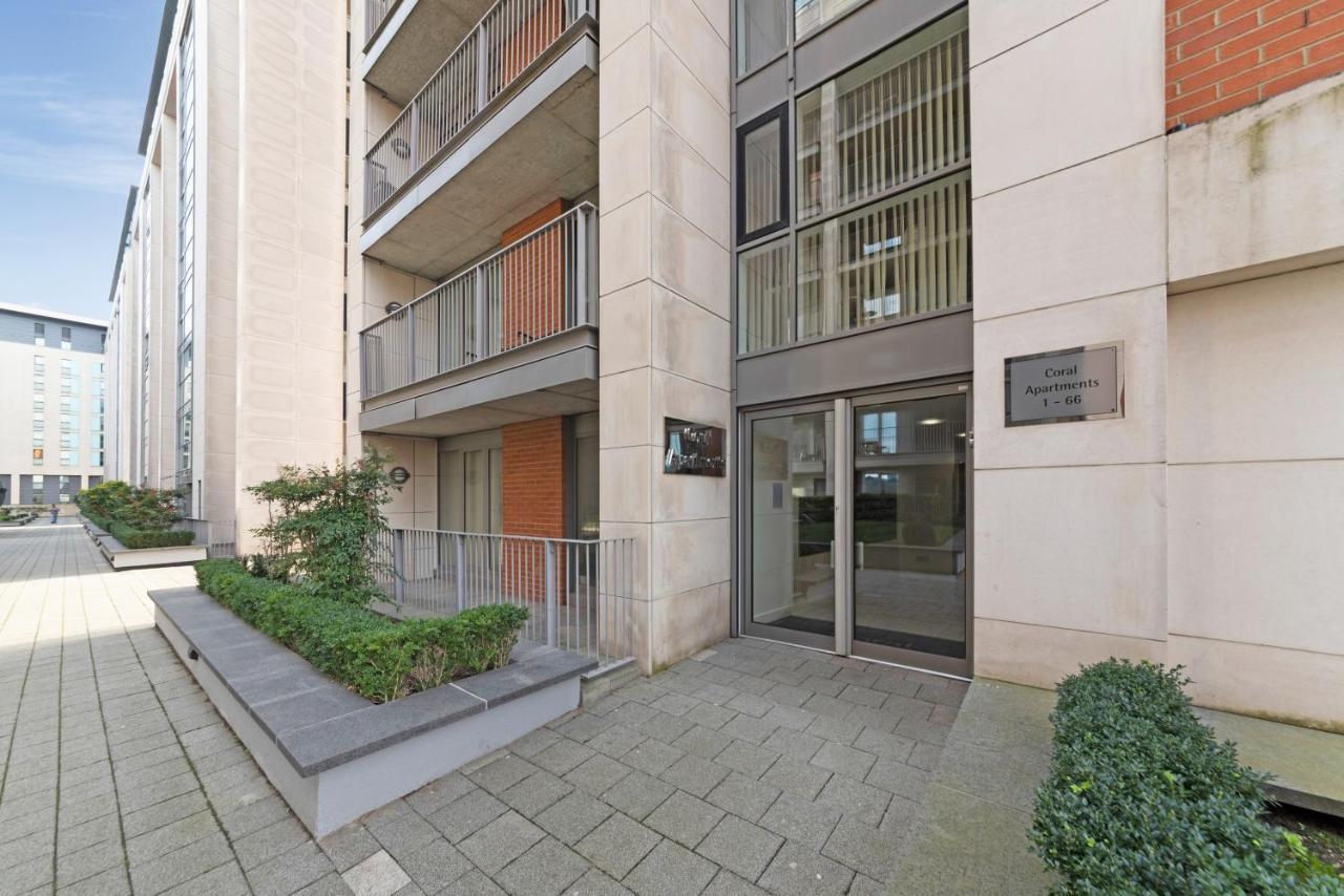 Excel 3 Bedroom Apartment Near City Airport And O2 Arena ロンドン エクステリア 写真