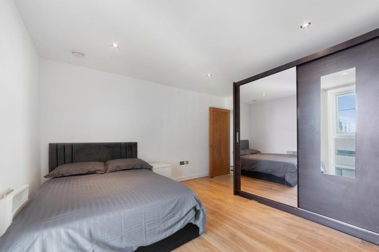 Excel 3 Bedroom Apartment Near City Airport And O2 Arena ロンドン エクステリア 写真